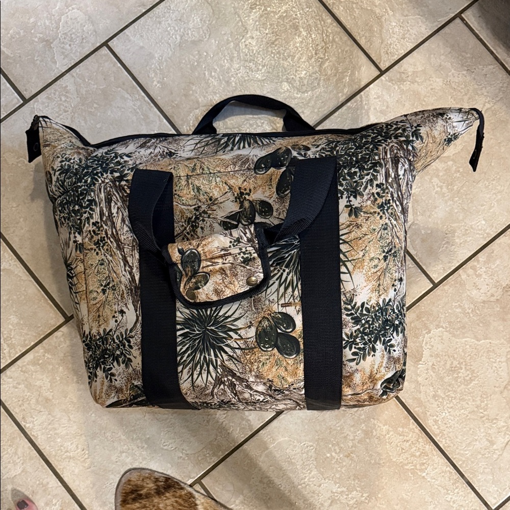 NWT Game Gaurs Camouflage Cooler Bag with Black Straps